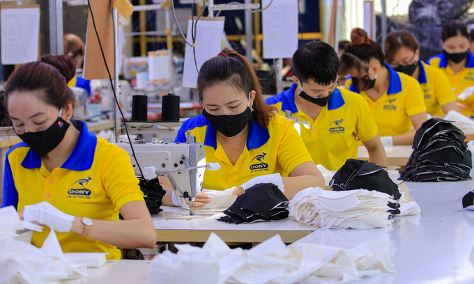 Textile firms survive on weekly export orders